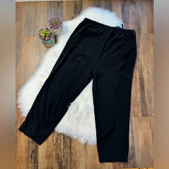 Eileen Fisher Textured Crepe Slouchy Cropped Pant

Easy Fit - Picture 6 of 6